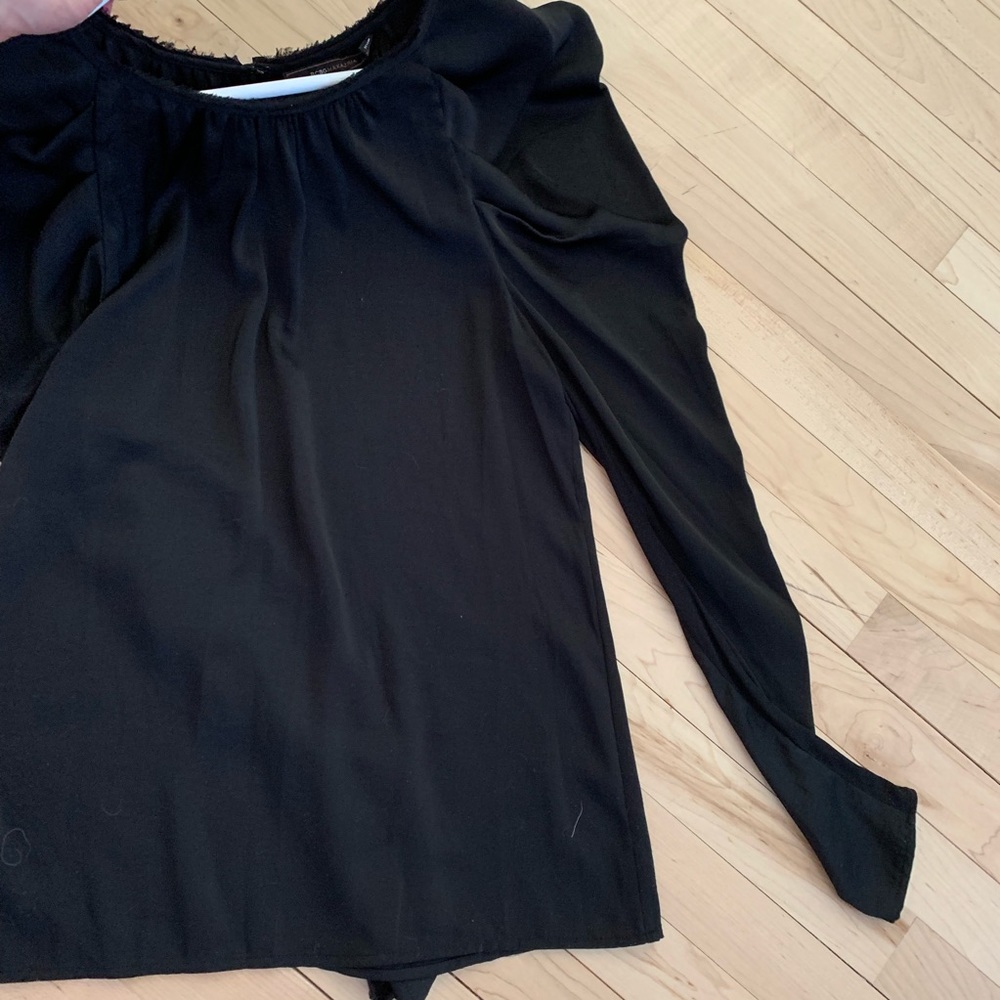 BGBG Batwing silky top blouse